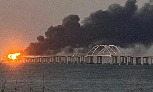 Incendiu Pod Crimeea, Ucraina, Strâmtoarea Kerci, 8 octombrie 2022 Sursa Facebook / Euromaidan