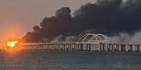 Incendiu Pod Crimeea, Ucraina, Strâmtoarea Kerci, 8 octombrie 2022 Sursa Facebook / Euromaidan