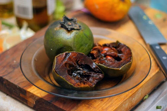 Fructul gustă la fel precum ciocolata