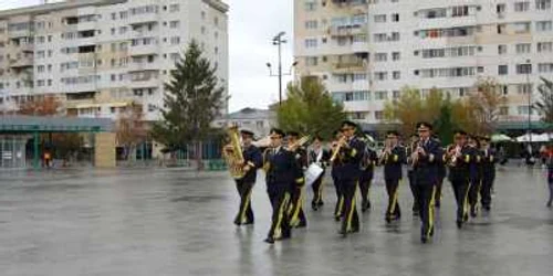 Programul muzicii militare a fost deschis ieri