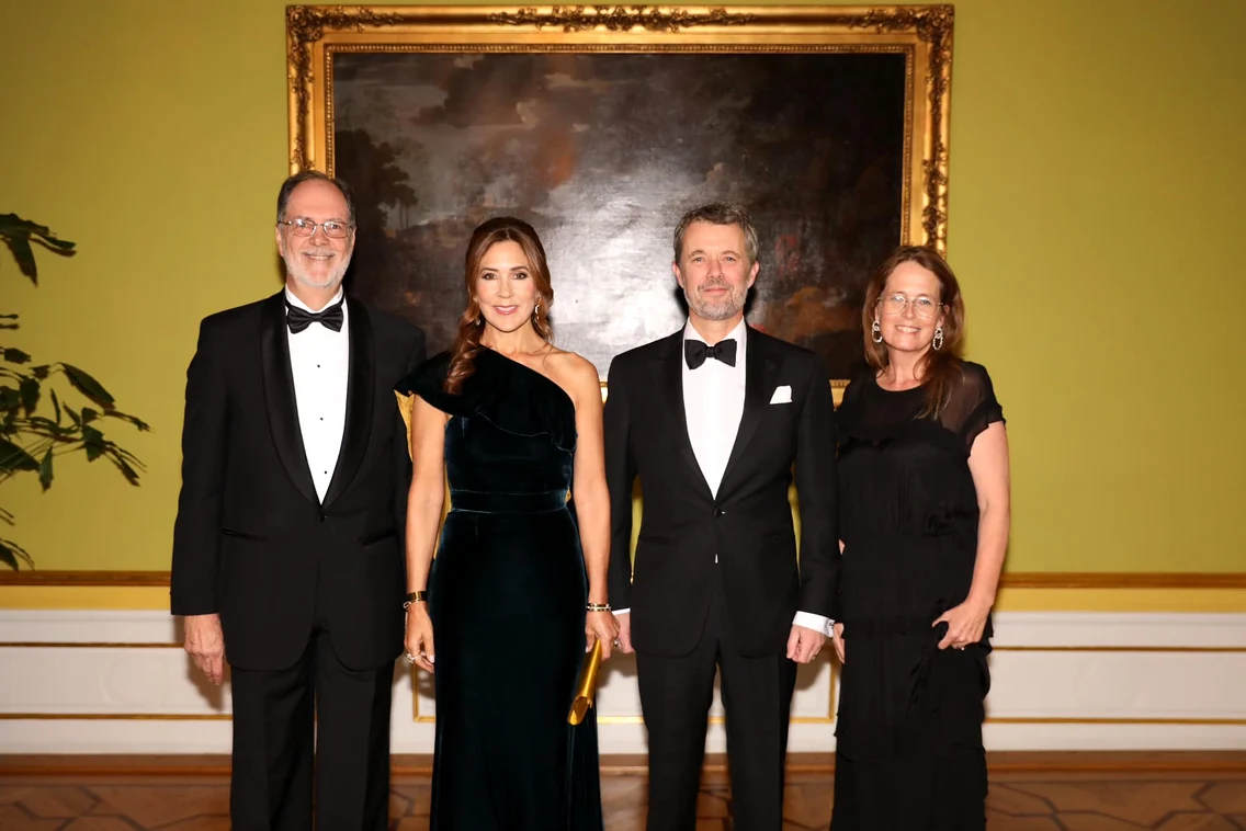 Mary și Frederik la black tie