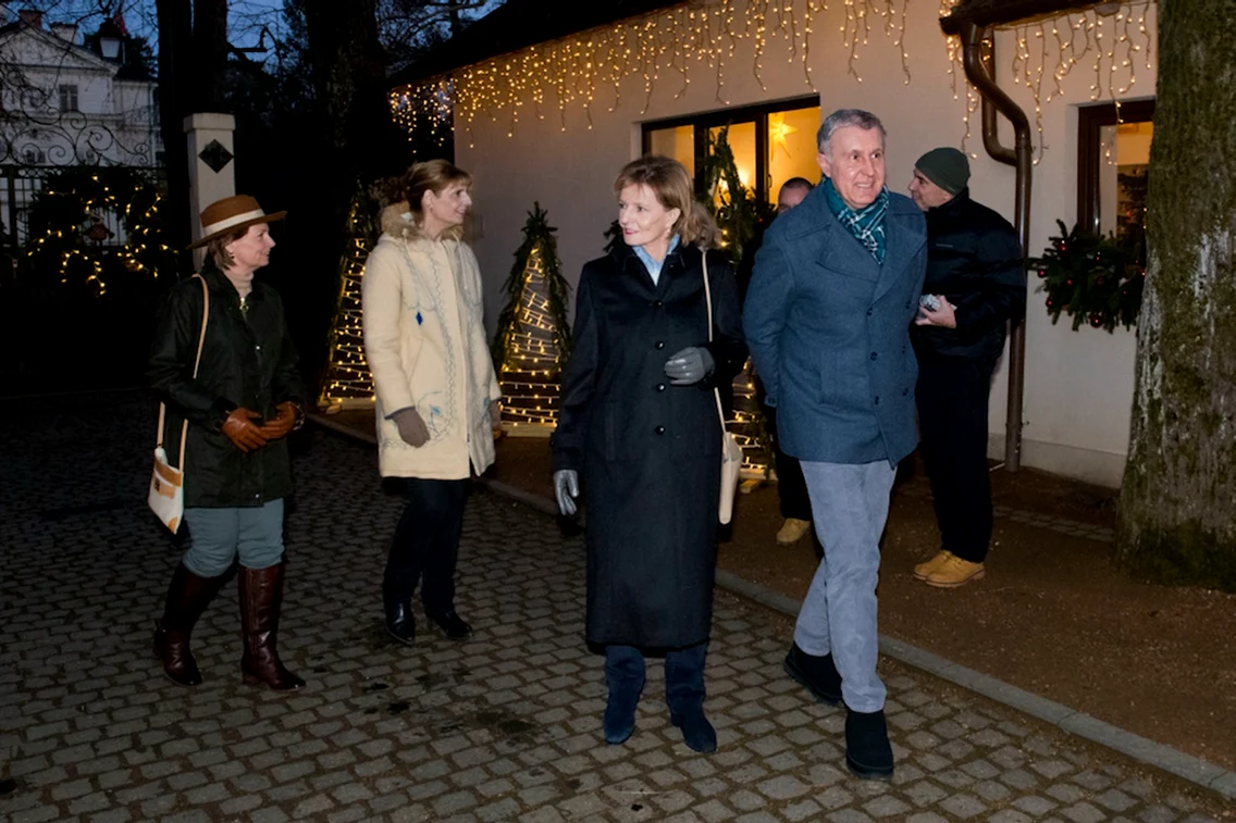 Familia Regală, Majestatea Sa Margareta, Principele Radu, Principesa Maria și Principesa Sofia, a deschis târgul regal de Crăciun la Săvârșin Daniel Angelescu, Casa Majestății Sale (8) jpeg