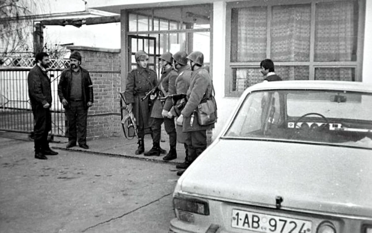 Militarii au păzit principalele soicetăţi şi instituţii din Alba Iulia. Foto Nicu Murgăşanu