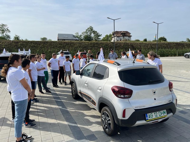 Aventuri cu Dacia Spring în comuna Șpring. Eveniment cu mașini electrice într-o comunitate mică din Ardeal FOTO