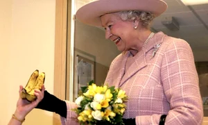 ctravelfotoqueen elizabeth bananas eatana1118 jpeg