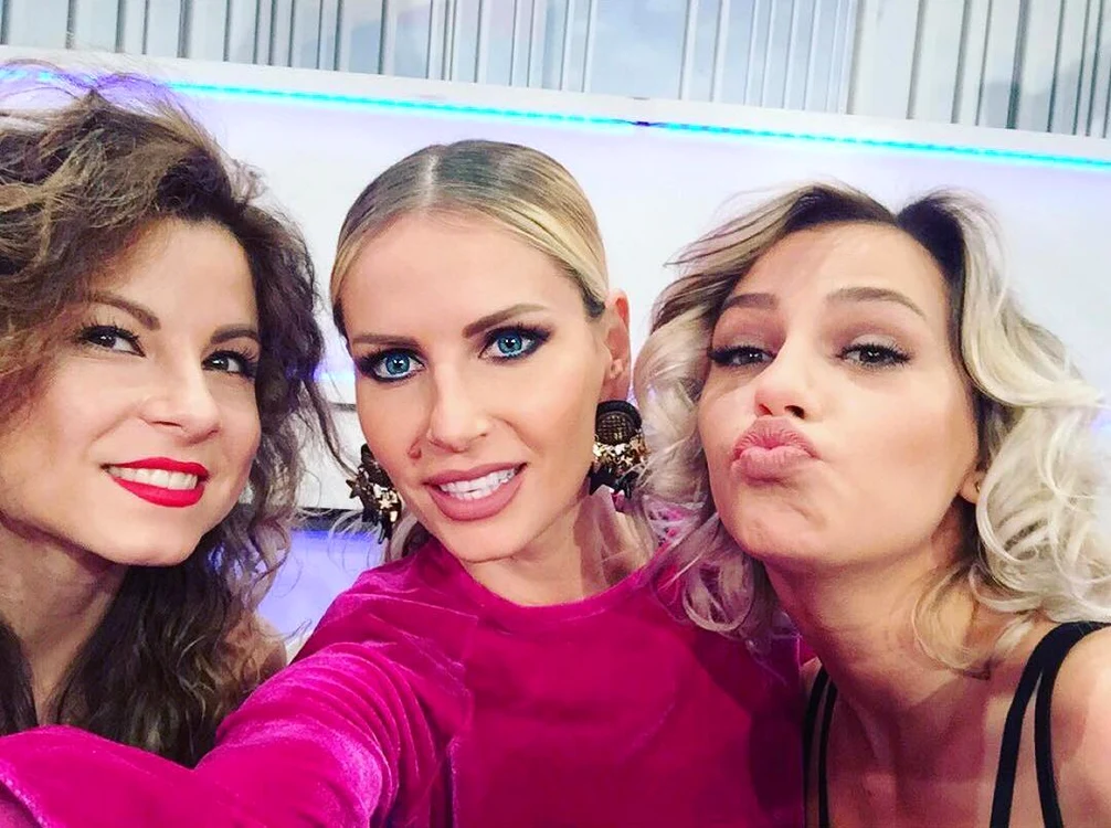 Andreea Bănică și dansatoarele eifoto: arhiva personală
