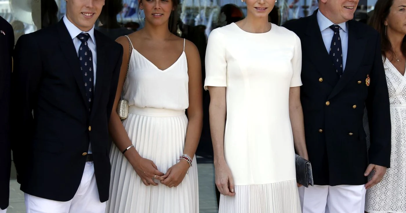 Pauline, alături de fratele ei şi de mătuşa sa, Charlene de Monaco