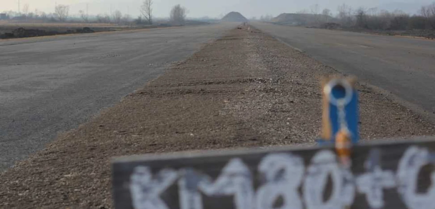 În acest an vor fi deschişi circulaţiei aproximativ 80-90 de kilometri de autostradă