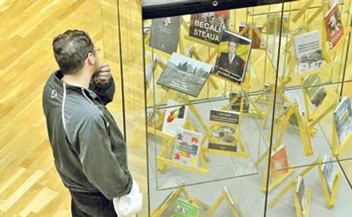 Biblioteca Naţională a expus volumele «ştiinţifice» scoase de cei aflaţi după gratiiFoto: Cristian Delcea