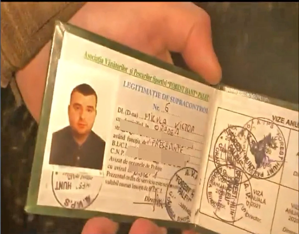 
    Poliția verifică  documentele  în timpul stării  de urgență  