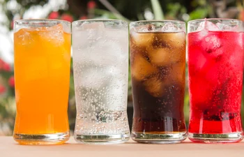 suc cola suc acidulat bauturi carbonatate shutterstock 361921463 jpg