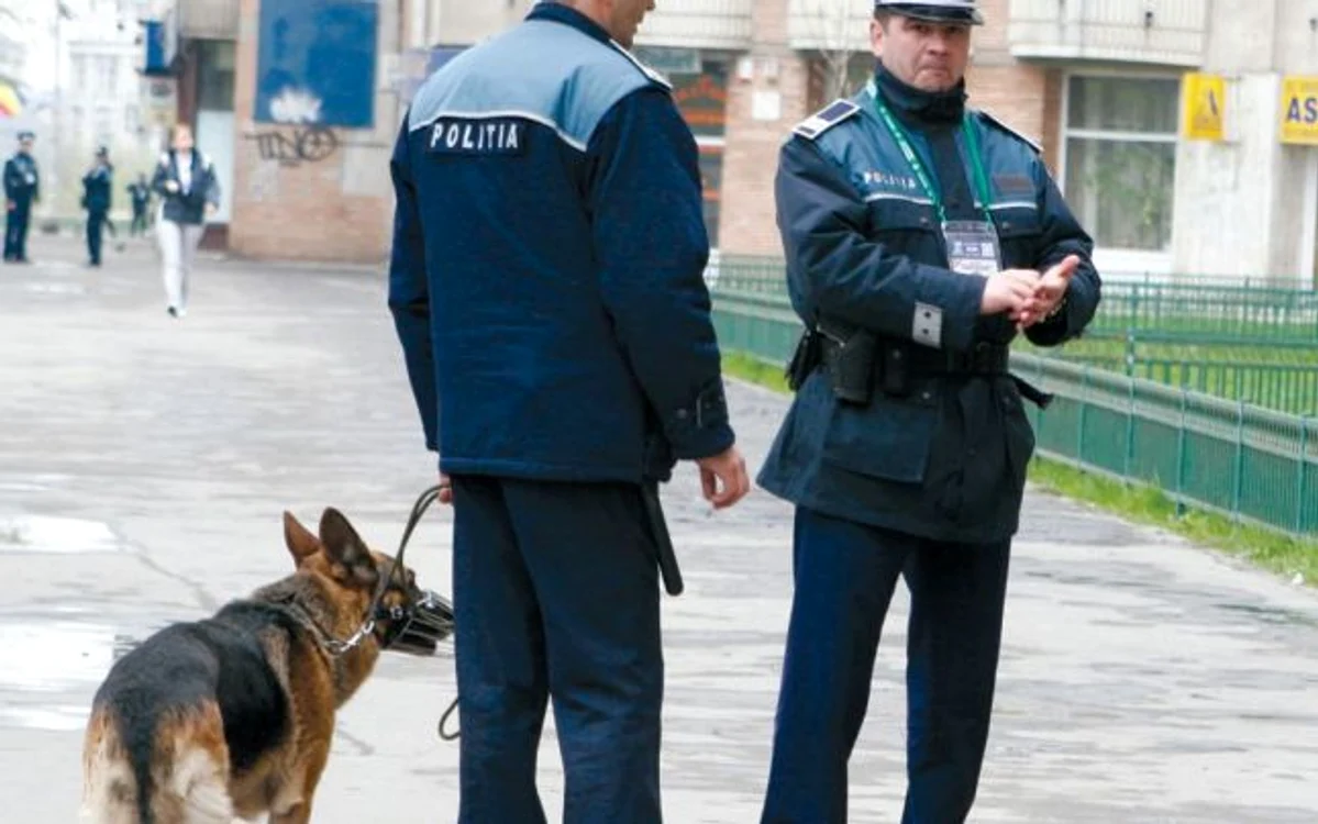 Polițiștii nu pot opri oameni pe stradă, să îi fotografieze ori să îi filmeze, dacă nu au un motiv bine întemeiatFOTO: adevarul.ro