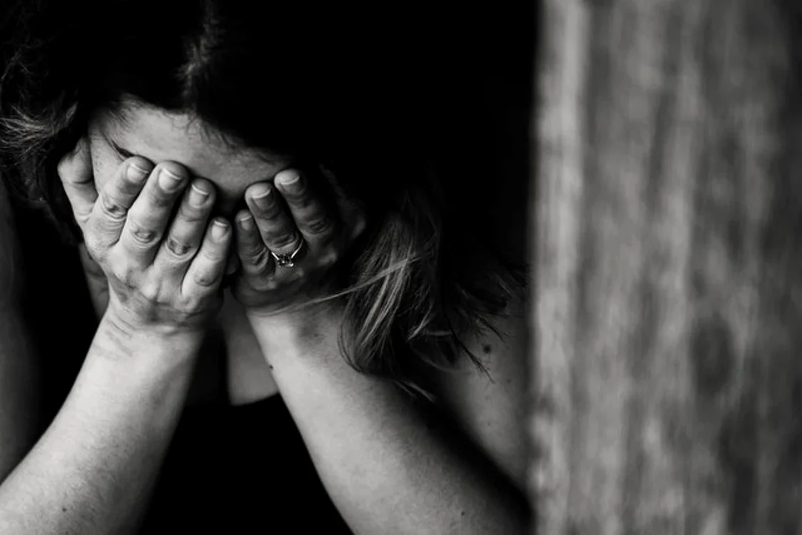 Copila venise să se joace cu fiica celui care a violat-o. FOTO Pexels