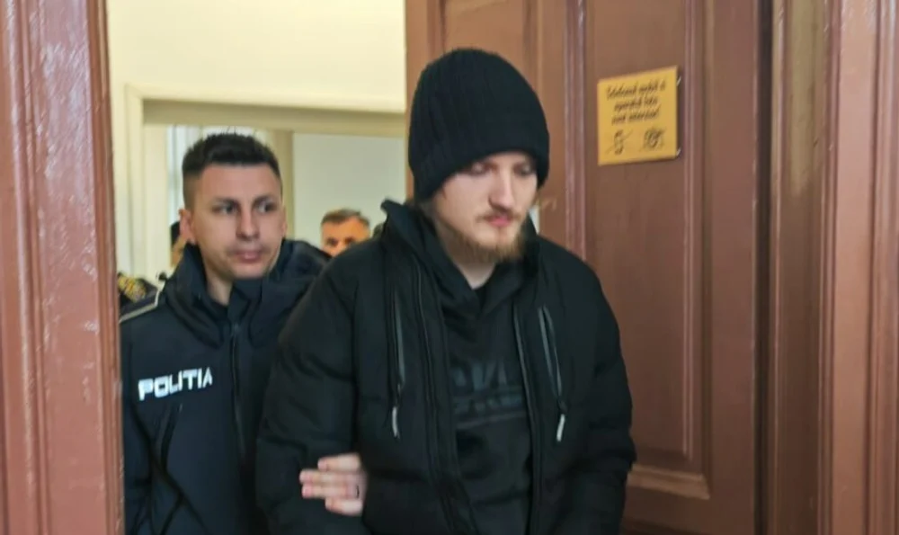 Tânărul care și-a ucis și incendiat mama, medic cardiolog, refuză predarea în Franța. „Are membri de familie în România și vrea să fie aproape de ei”