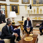 Donald Trump Friedrich Merz Biroul Oval 2FOTO EPA EFE jpg