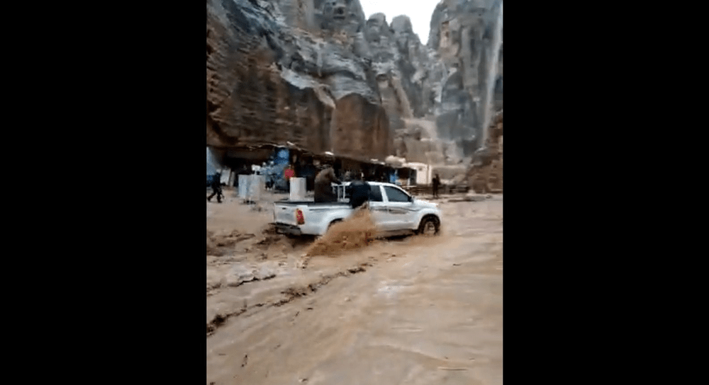 Inundații în Iordania. Sute de turiști au fost evacuați de urgență din situl arheologic Petra VIDEO