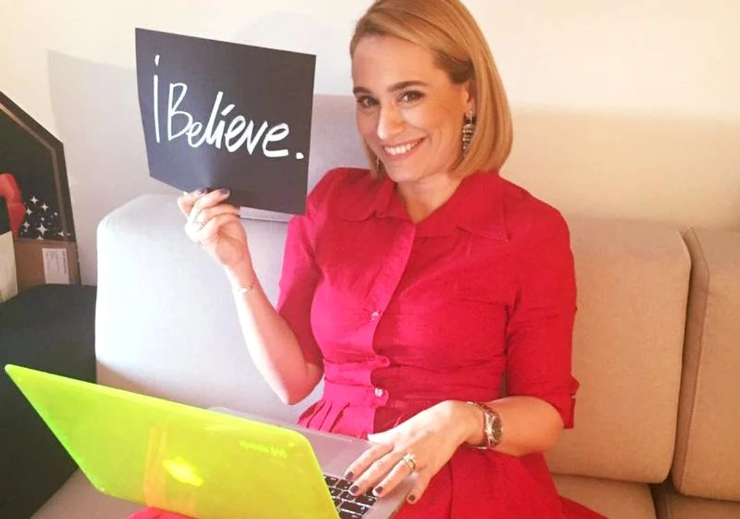 
    Andreea Esca conduce revista online Alistmagazine.roFoto: Arhiva personală  