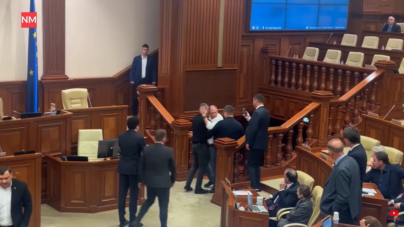 Ion Ceban a intrat în sala de plen. FOTO: captură video YouTube