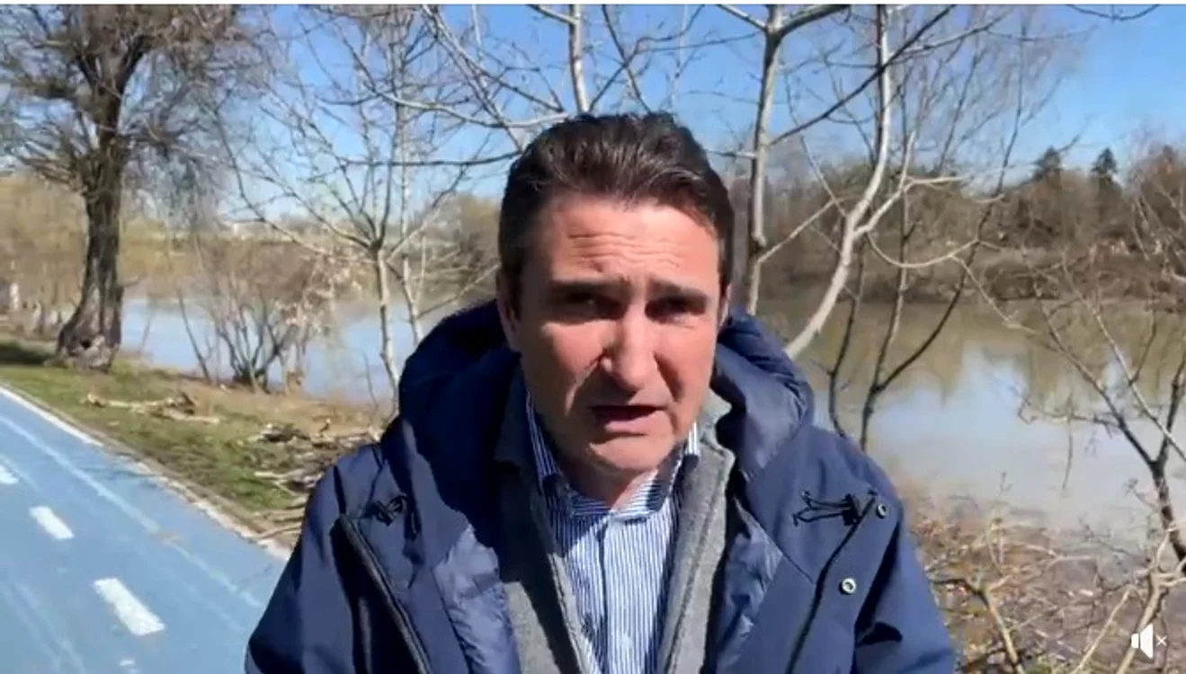 Primarul Aradului a mers pe malul Mureșului să clarifice problema FOTO Primăria Arad 