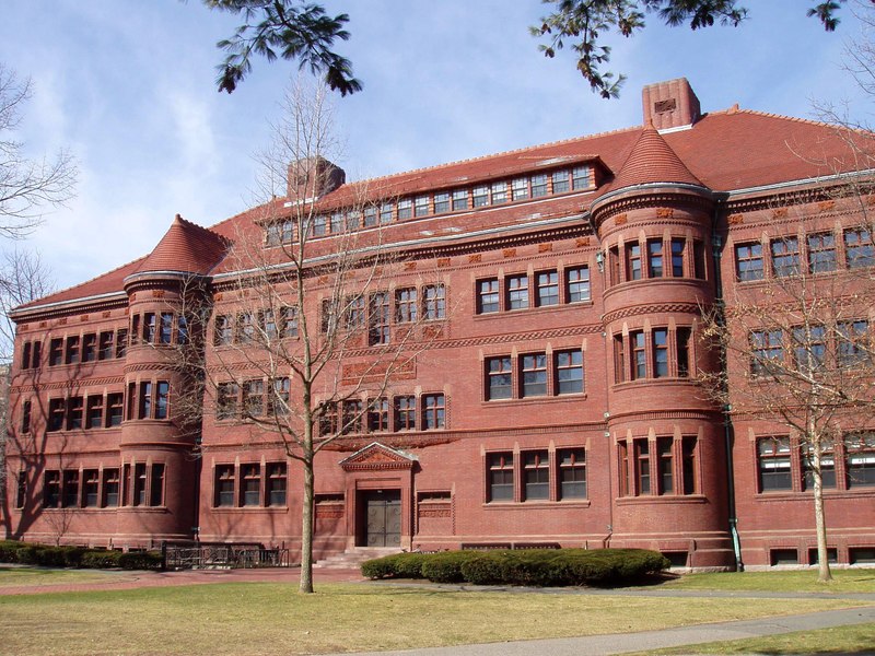 Universitatea Harvard cere în instanță deblocarea fondurilor federale tăiate de administrația Trump