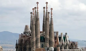 SAGRADA FAMILIA WIKI jpg