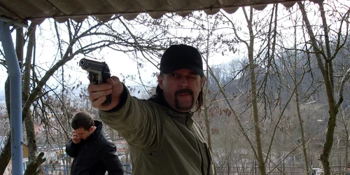 Poliţiştii s-au întrecut în focuri de armă. 