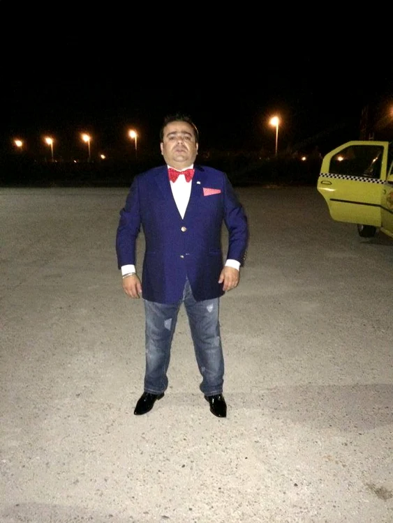 
    Adrian mănâncă doar miezul pâinii Foto Facebook  