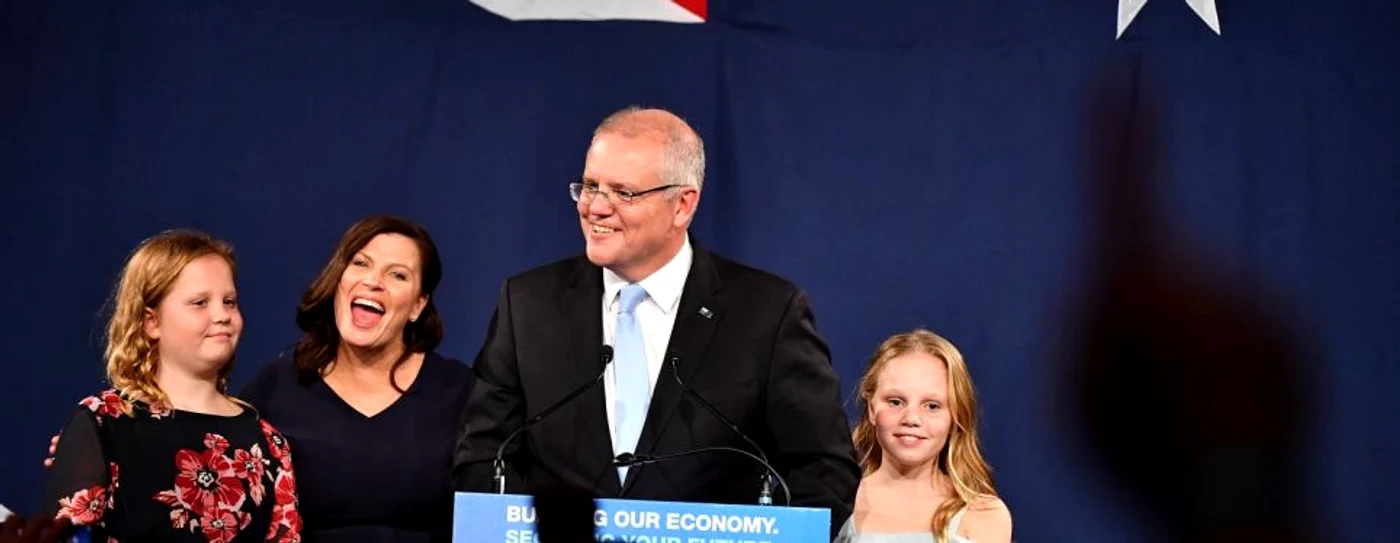Premierul australian în exerciţiu Scott Morrison bucurându-se pentru victoria obtinută în alegerile legislative FOTO EPA-EFE