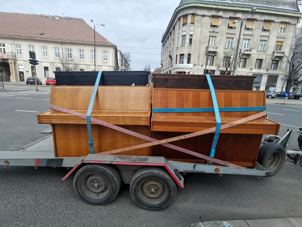 Un nou transport cu pianine a ajuns la Timișoara FOTO Ștefan Both