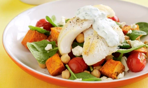 Peste fript cu salata de naut jpeg