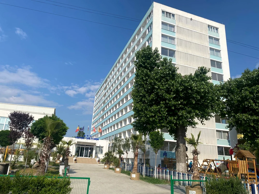 Femeia a murit după ce a căzut de la etajul 8