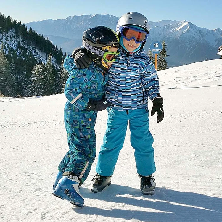 Maximus (7 ani) şi Eduard (4 ani) au avut parte de supervacanţe