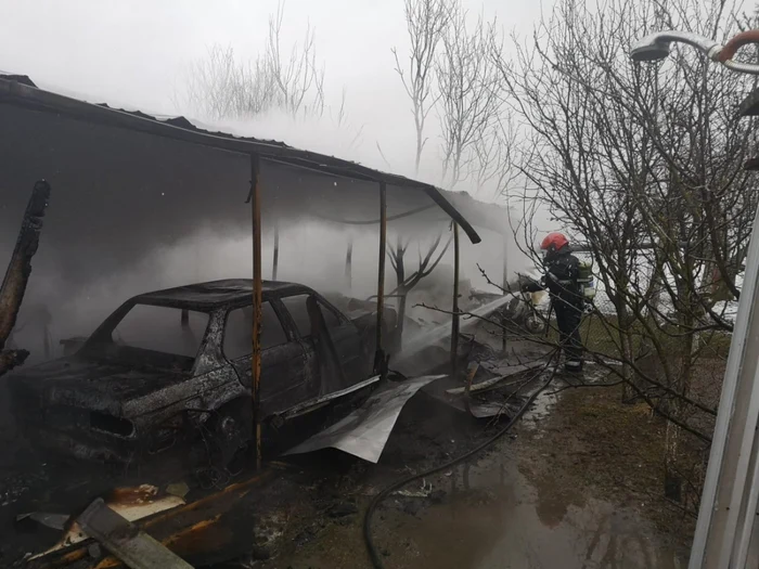 Incendiu la un atelier auto din Breaza, judeţul Prahova FOTO ISU