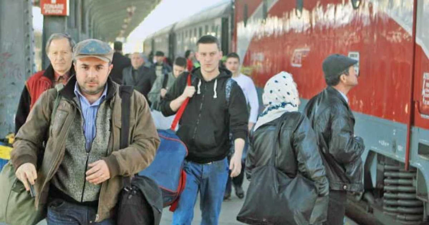 Un tren regio a lovit un camion FOTO Adevarul