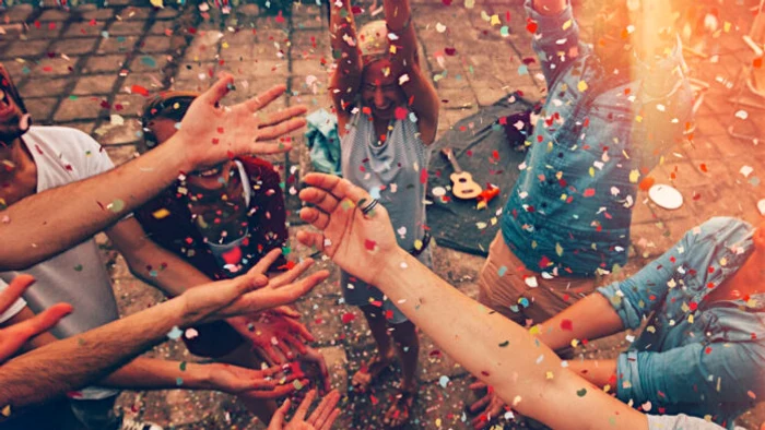 „Atât bucuria, cat si veselia înviorează, dar una spiritul si alta simțurile." Emil Cioran