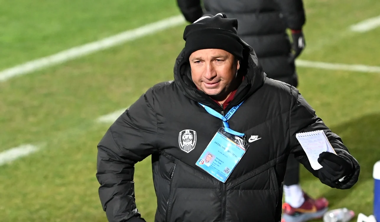 Dan Petrescu e nemulțumit de ora de disputare a partidei. Foto Sportpictures