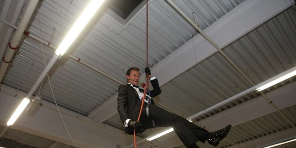 Spectacolul Decathlon Constanţa. Mazăre - James Bond