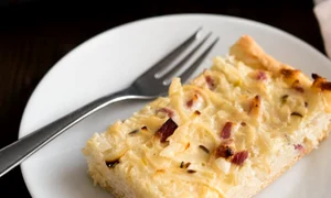 tarta cu bacon si ceapa jpeg