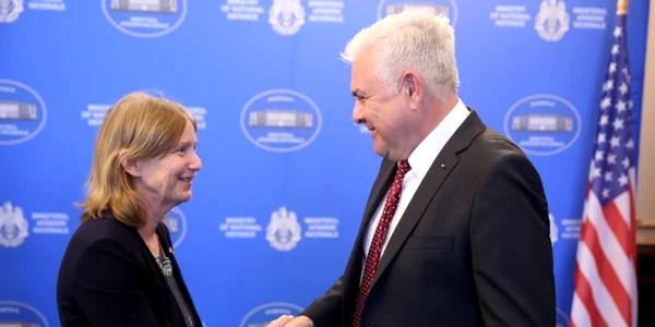 Întrevederea ministrului apărării naționale cu Ambasadorul american, foto Valentin Ciobîrcă (2) jpg