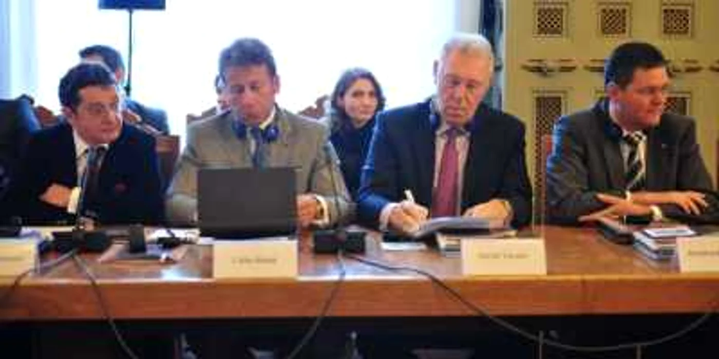 Oamenii de afaceri au discutat astăzi pe tema oportunităţilor de dezvoltare al investiţiilor în Dolj. 