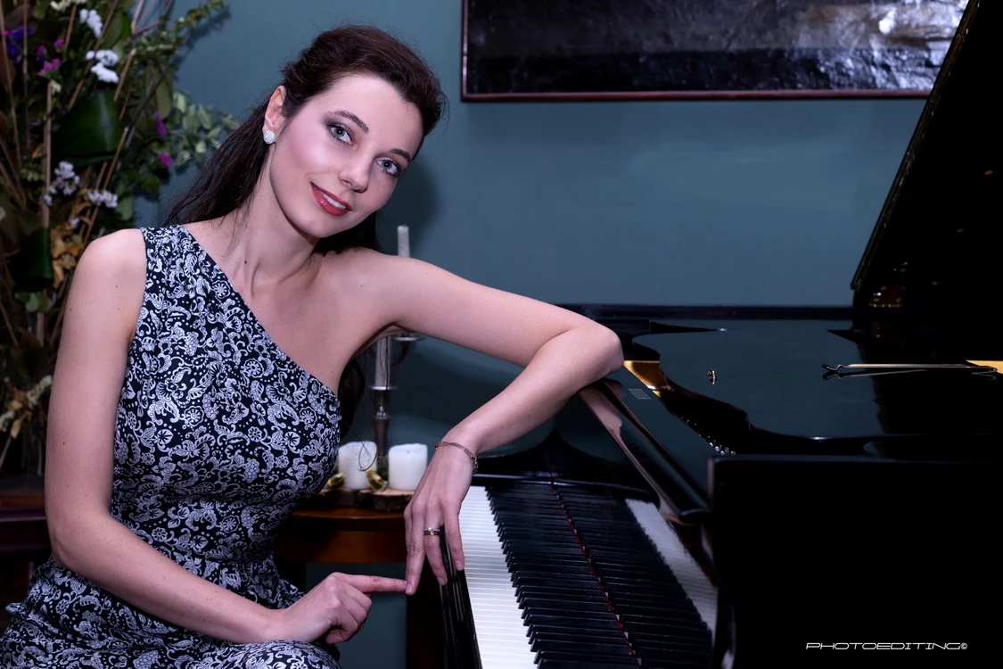 „Moștenitorii României muzicale” o prezintă la Sala Radio pe pianista Axia Marinescu jpeg