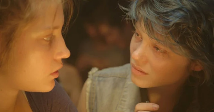 Léa Seydoux şi Adèle Exarchopoulos în filmul „La Vie d'Adelle/ Blue is the Warmest Colour“, câştigător Palme d'Or la Cannes 2013 FOTO cinemagia.ro
