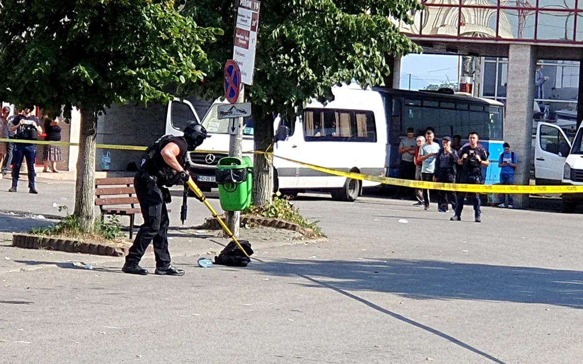 Polițiștii fac verificări în urma apelurilor care anunțau bombe în spitale