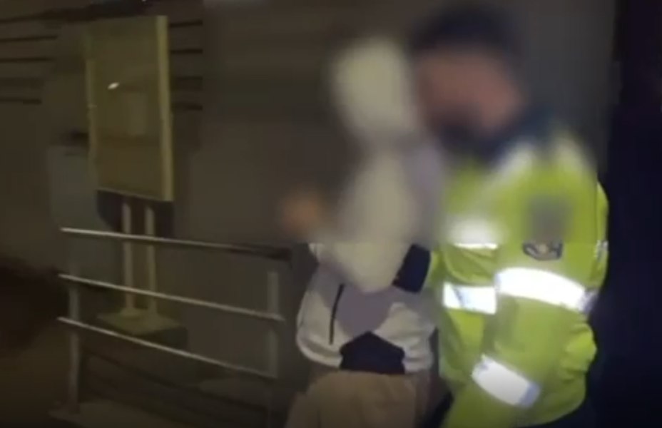 De ce a fost arestat un bărbat imediat după ce a coborât din avion, pe aeroportul din Satu Mare 