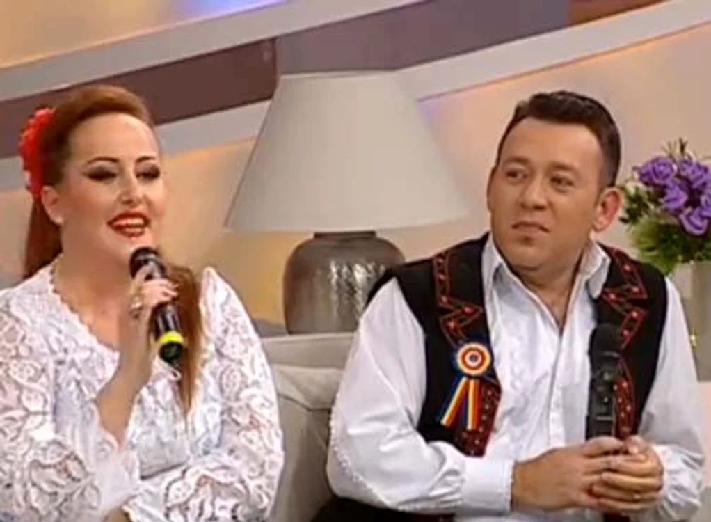 Aurora formează un cuplu cu fratele Andrei, Săndel Mihai, de 14 ani şi au un băieţel, în vârstă de şase ani şi jumătate