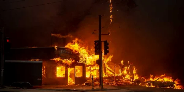 Paradise California Incendiu AFP