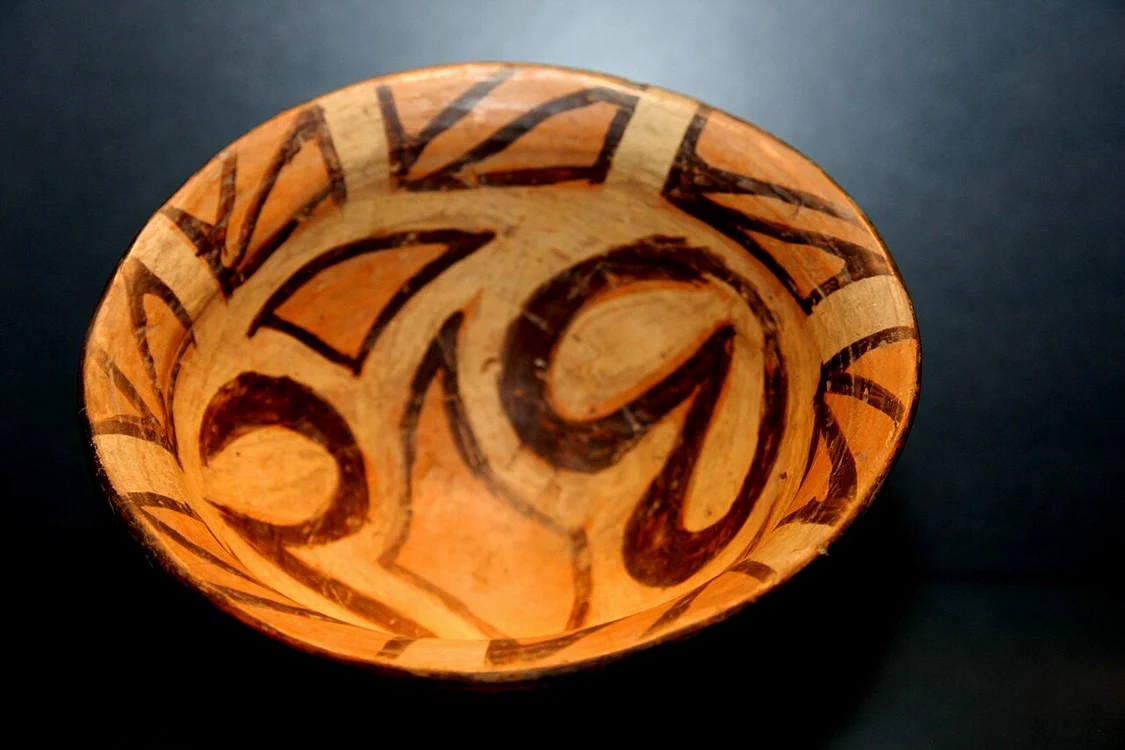 Vas caracteristic culturii Cucuteni FOTO Cristian Chiriță, wikimedia commons