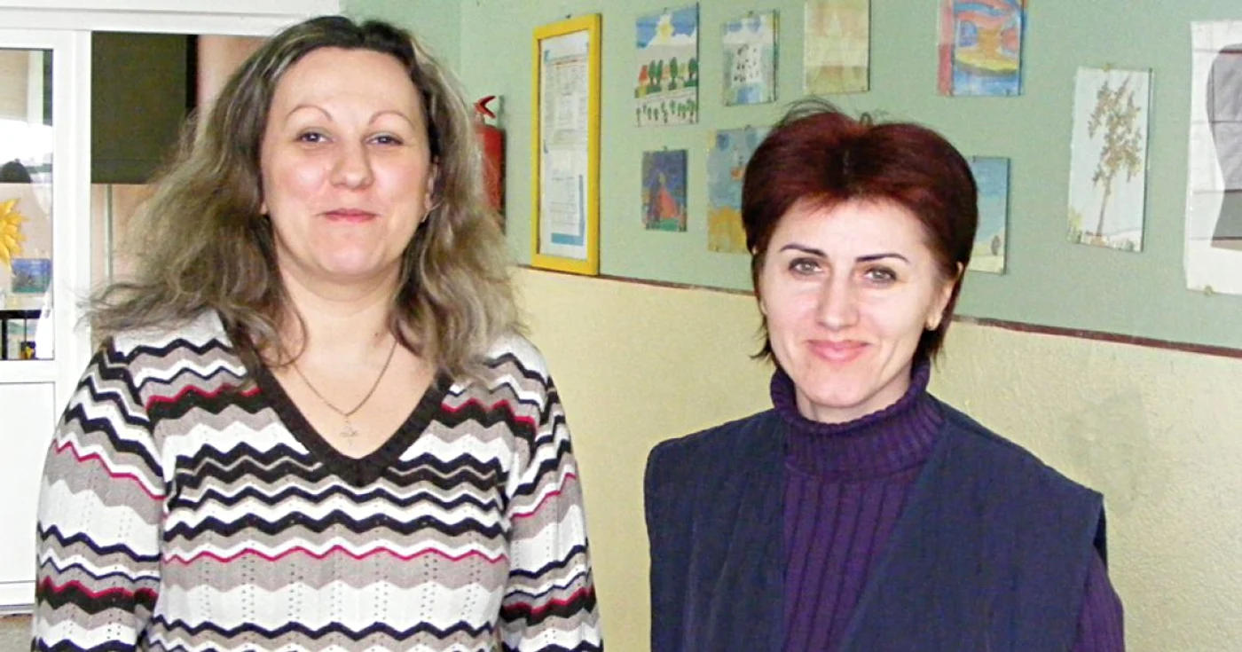 Alina Buchert (stânga) şi Simona Catargiu şi-au înscris copiii în „clasa 0“