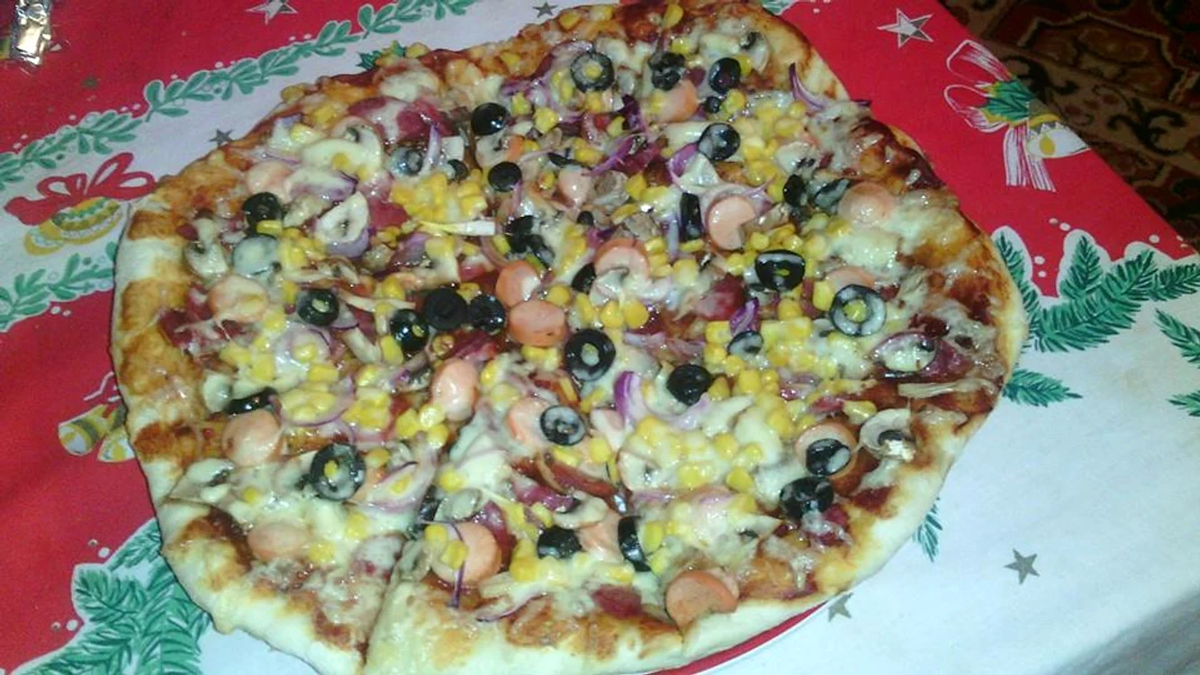 
    Pizza de casă cu blat crocant   