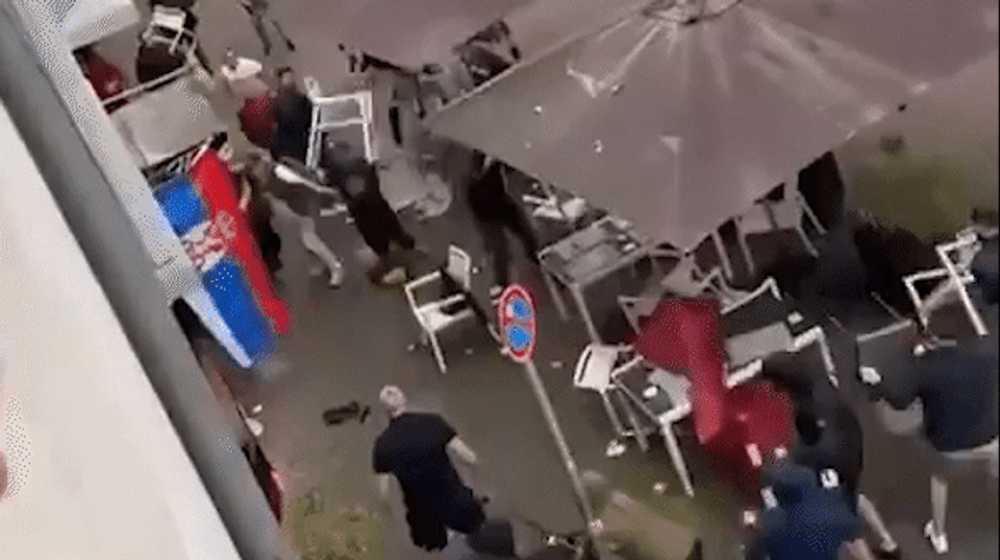 Bătaie ca în filme între fanii Angliei și Serbiei la Gelsenkirchen înaintea meciului celor două echipe de la Euro 2024. Meci cu grad ridicat de risc VIDEO